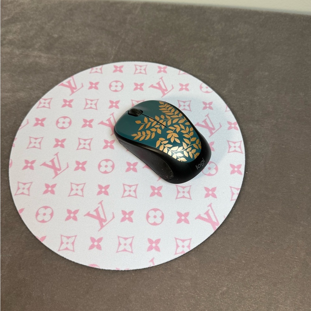 Monogram, white and pink mouse pad 
Home work NEW